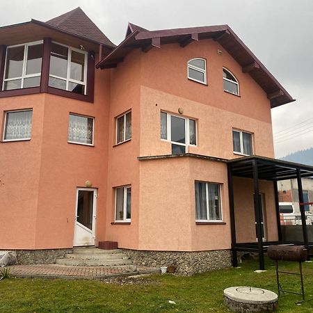 Апартаменты Domashnya Oselya Верховина Экстерьер фото